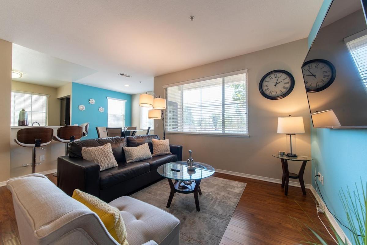 Bell Location Apartment Santa Clarita Exterior photo